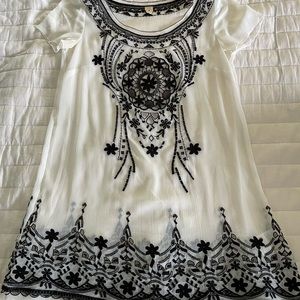 FARM Rio beautiful embroidered dress